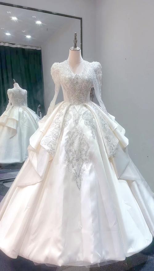 虎丘婚纱城:一站式婚庆天堂