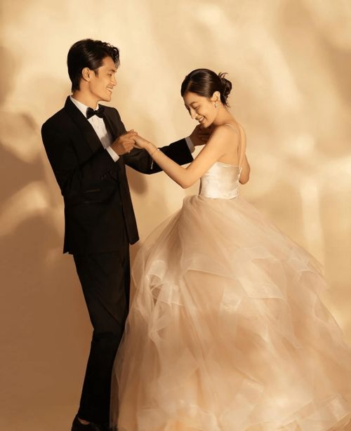 新娘百分百婚纱摄影 心动华尔兹，极致浪漫的室内光影婚纱照